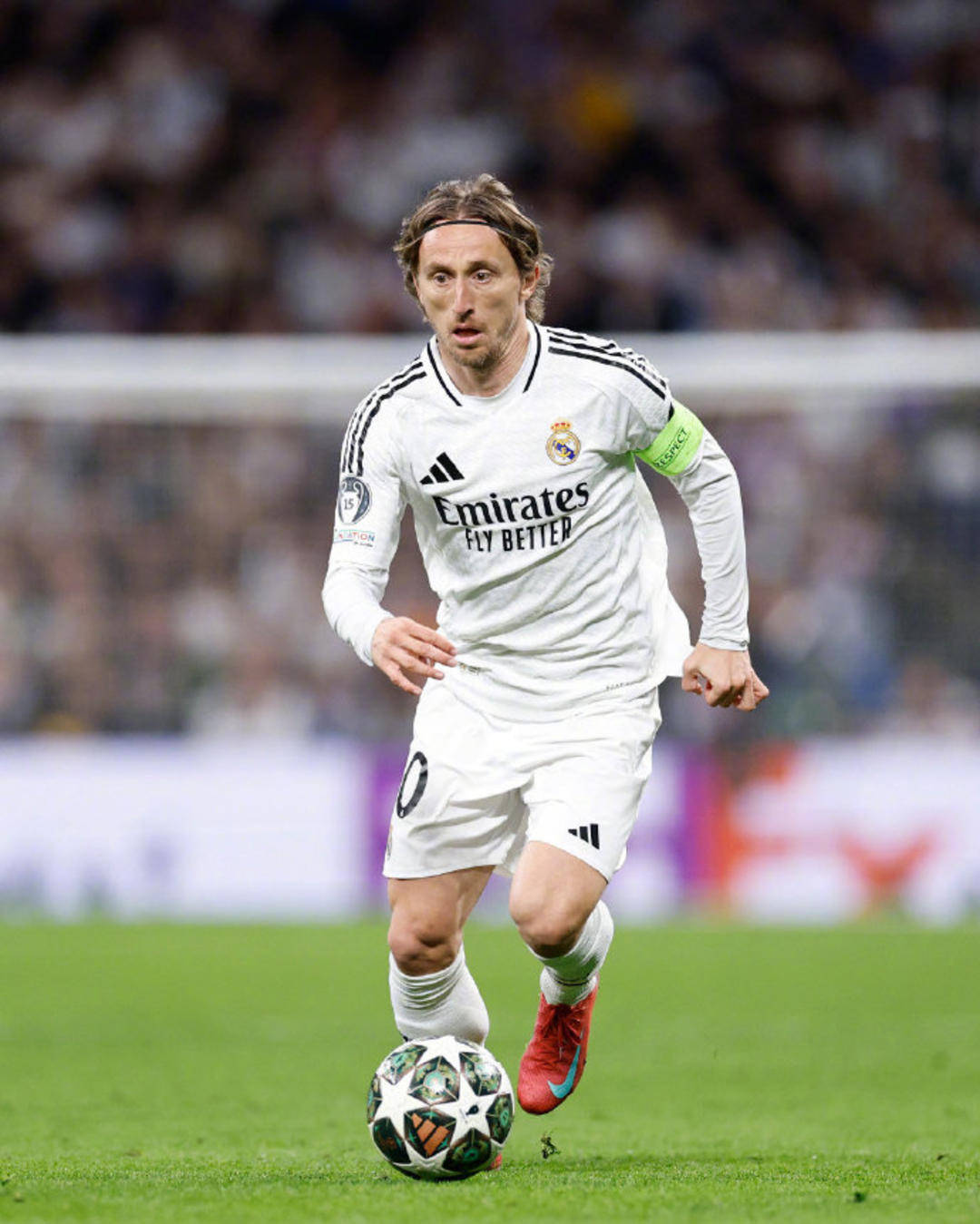 欧冠赛场精彩瞬间：巴萨2-0战胜国际米兰,